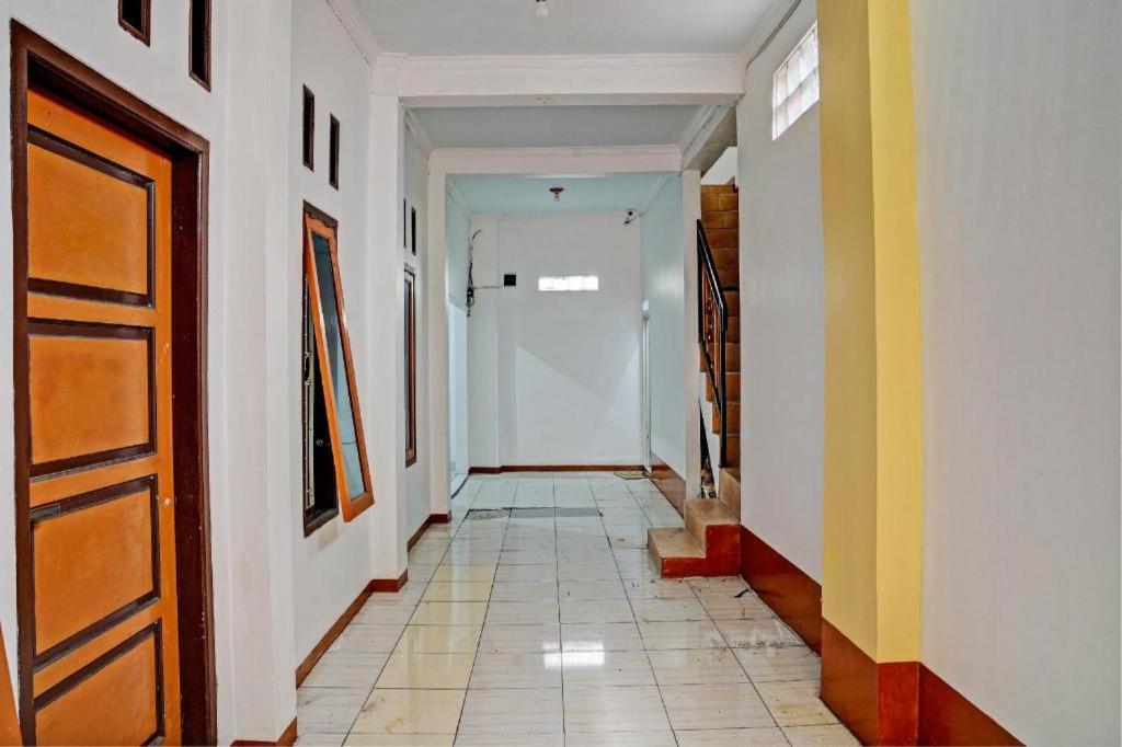 Spot On 93385 Penginapan Hj Lilis 2 Syariah Hotel Sukabumi Exterior photo