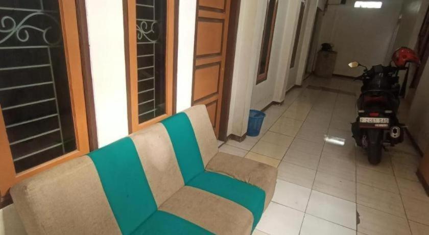 Spot On 93385 Penginapan Hj Lilis 2 Syariah Hotel Sukabumi Exterior photo